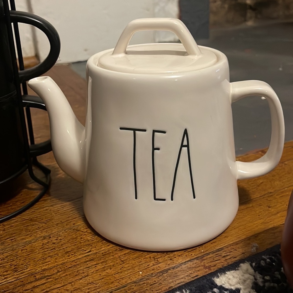 Teapot Rae Dunn